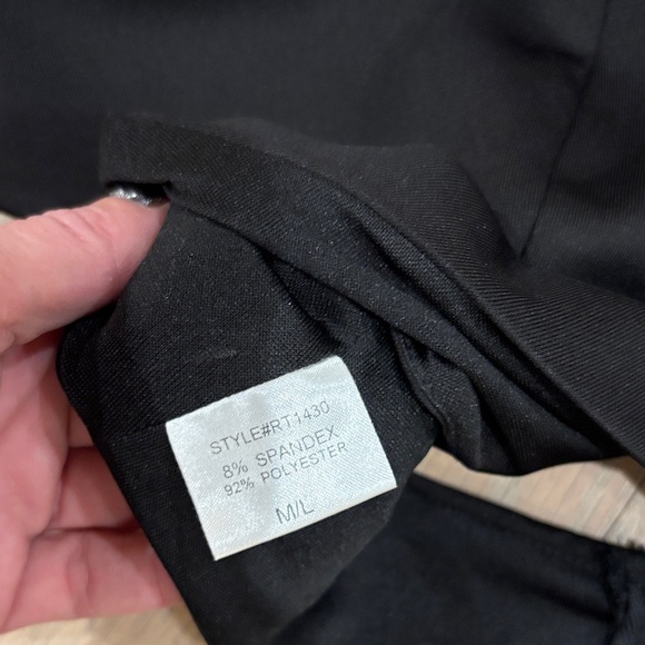 Akira Elegant Black Cross-Back Cutout Crop Top Bralette Size M/L - Picture 5 of 6